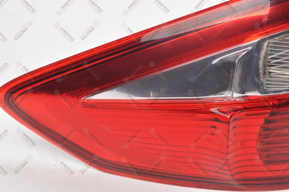 Ford C-Max II Luz Trasera Izquierda AM51-13405-BF - Imagen 2 de 4