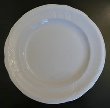 Royal Doulton PROFILE set 4+1 Dinner Plates 10 3/8" Embossed Scrolls All White