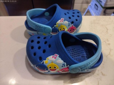 toddler boys/girls royal blue Baby Shark Crocs clogs shoes size C4 near-perfect