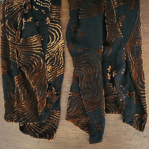 The Dori Collection ~ Beverly Hills ~ Large Black Shawl With Brown Velvet Design - Picture 4 of 5