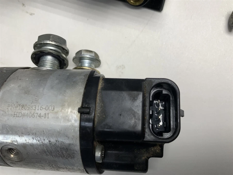 Módulo de bomba ABS trasero Harley-Davidson Softail FXS Blackline 2011 40674-11 Foto 3 de 4