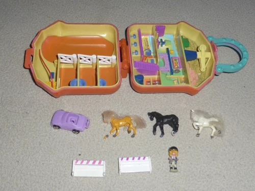 VINTAGE POLLY POCKET HAPPY TRAILS CLUBHOUSE HORSE STABLE COMPACT PLAYSET 1994   