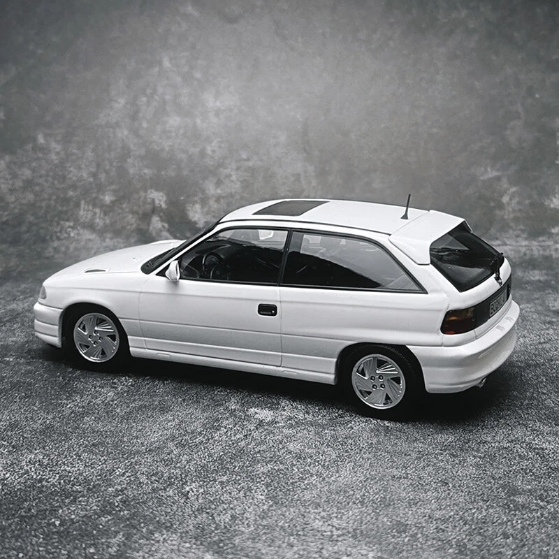 Norev 1/18 Opel Astra Gsi 1991  White Diecast Model Car Gifts For Friends Father - Image 3 of 4