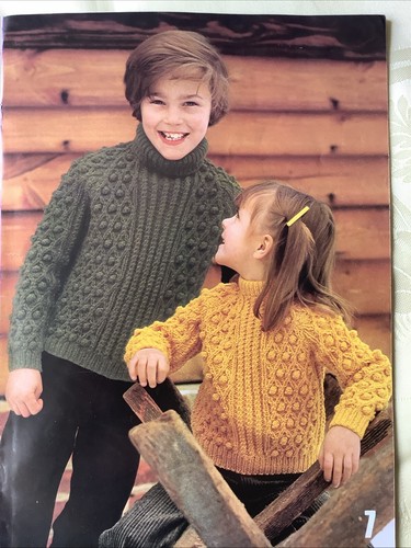 Patons Aran Knits pattern book 220. 16 family designs. Stitchcraft Special. - Picture 8 of 17
