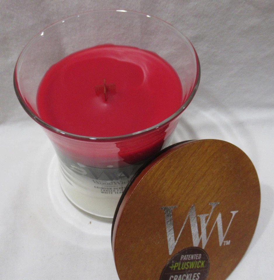 Tarro de velas de reloj de arena Yankee WoodWick 9,7 oz GUIRNALDA DE INVIERNO TRILOGÍA crepita Foto 3 de 4