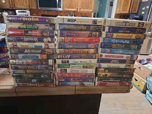 39 Disney, Fox, Dreamworks Warner Bros VHS Children's Movies in Clamshell Cases