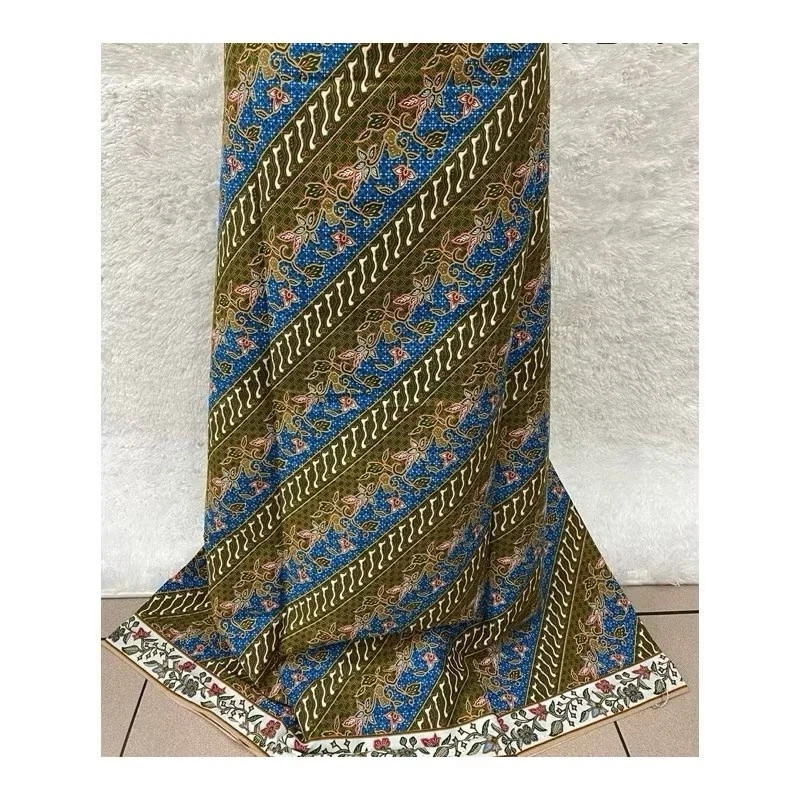 Exclusive Batik Sarong Malaysia 100% cotton [ Random Colour & Design ]  - Image 2 of 4