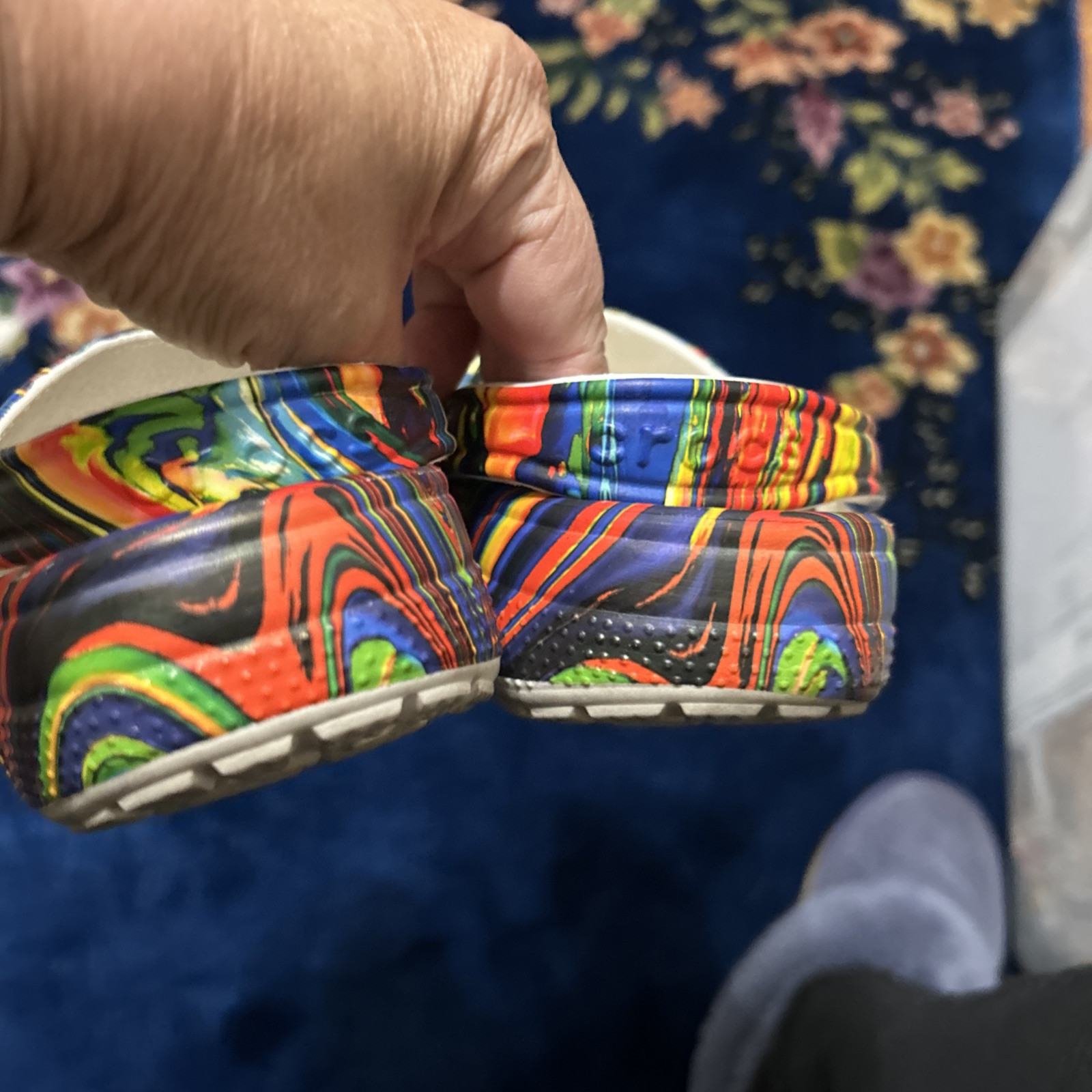 Crocs Womens Classic Tie Dye Slip On Graphic Clog Shoes Sz W 6 M9