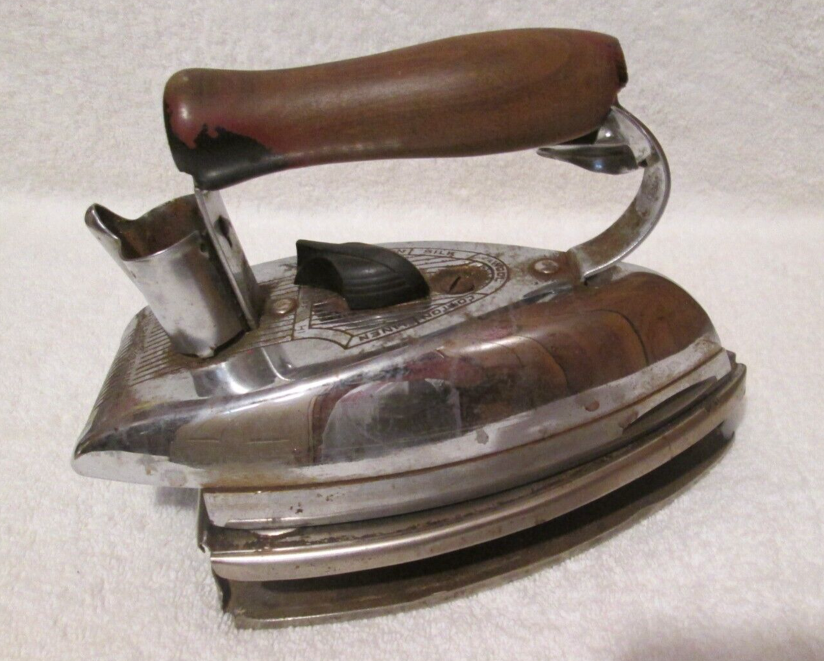 Vintage 1940s General Electric Iron with BASE PAT# CAT 119F & 6 16