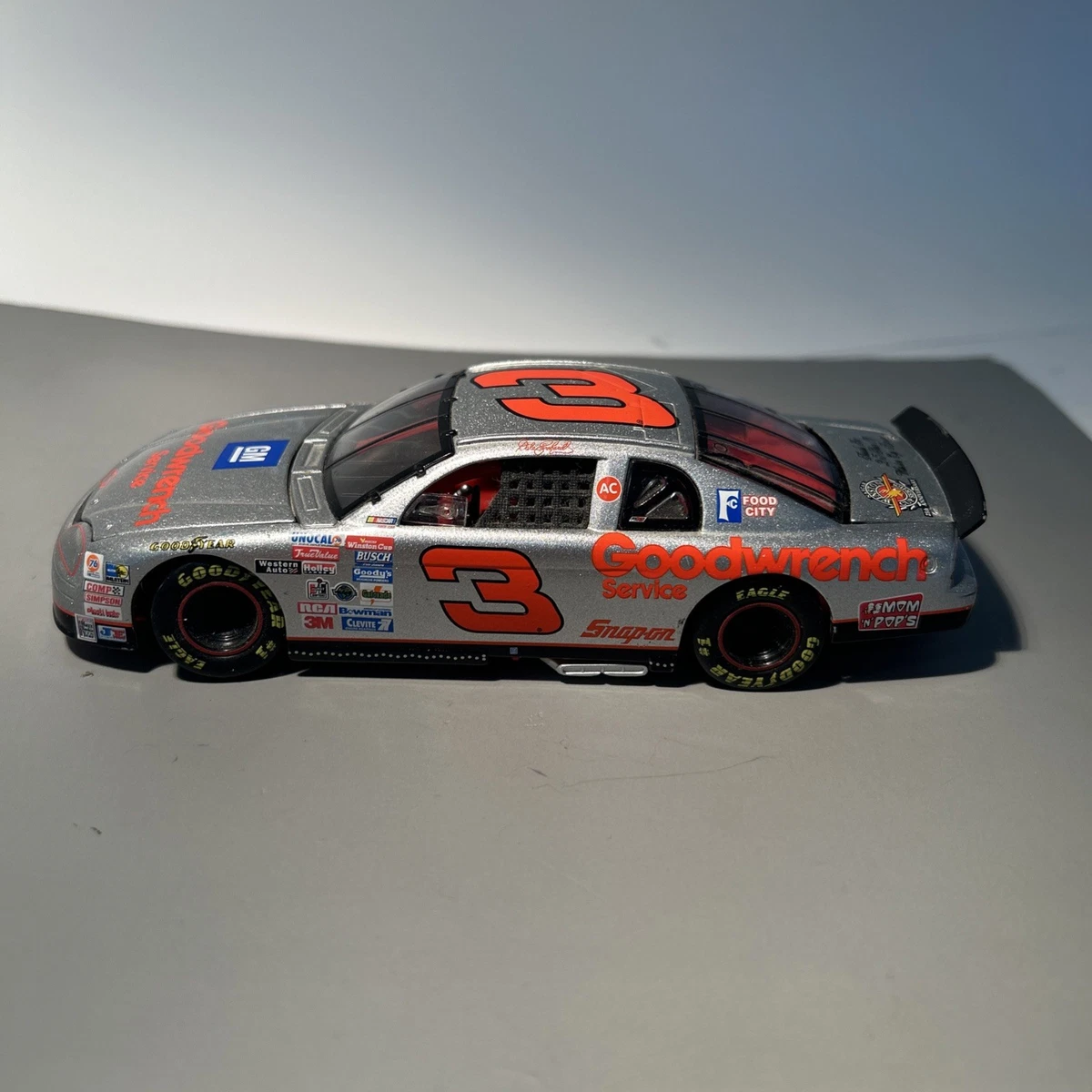 Dale Earnhardt Diecast Racing Cars Silver 1995 Vehicle Year for