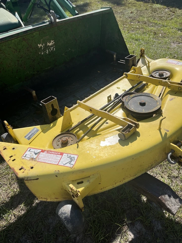 PLATAFORMA CORTACÉSPED JOHN DEERE 50 140 317 318 322 332 SÓLIDO BUENO HUSILLOS Foto 2 de 4