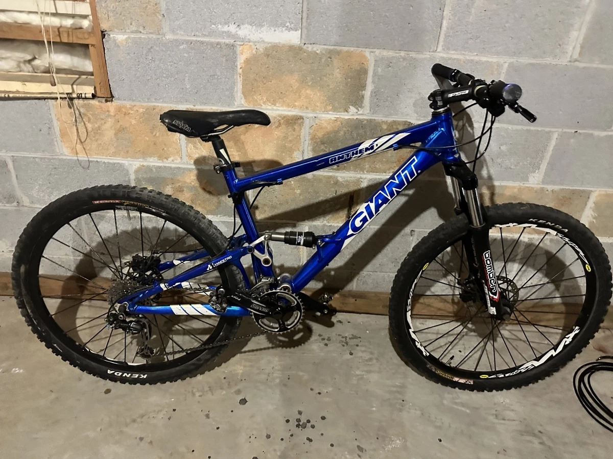 Giant Mountain Bike Full Suspension (Front & Rear) 26 in Bikes for