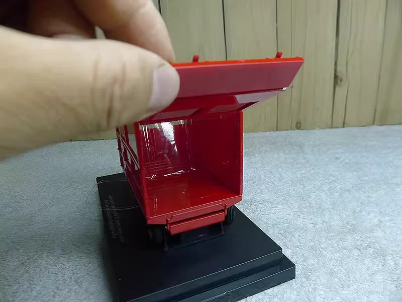 UH 1/32 Massey Ferguson MF 21 3.5 Ton Hydraulic Tipping Trailer Model 6241 - Image 2 of 4