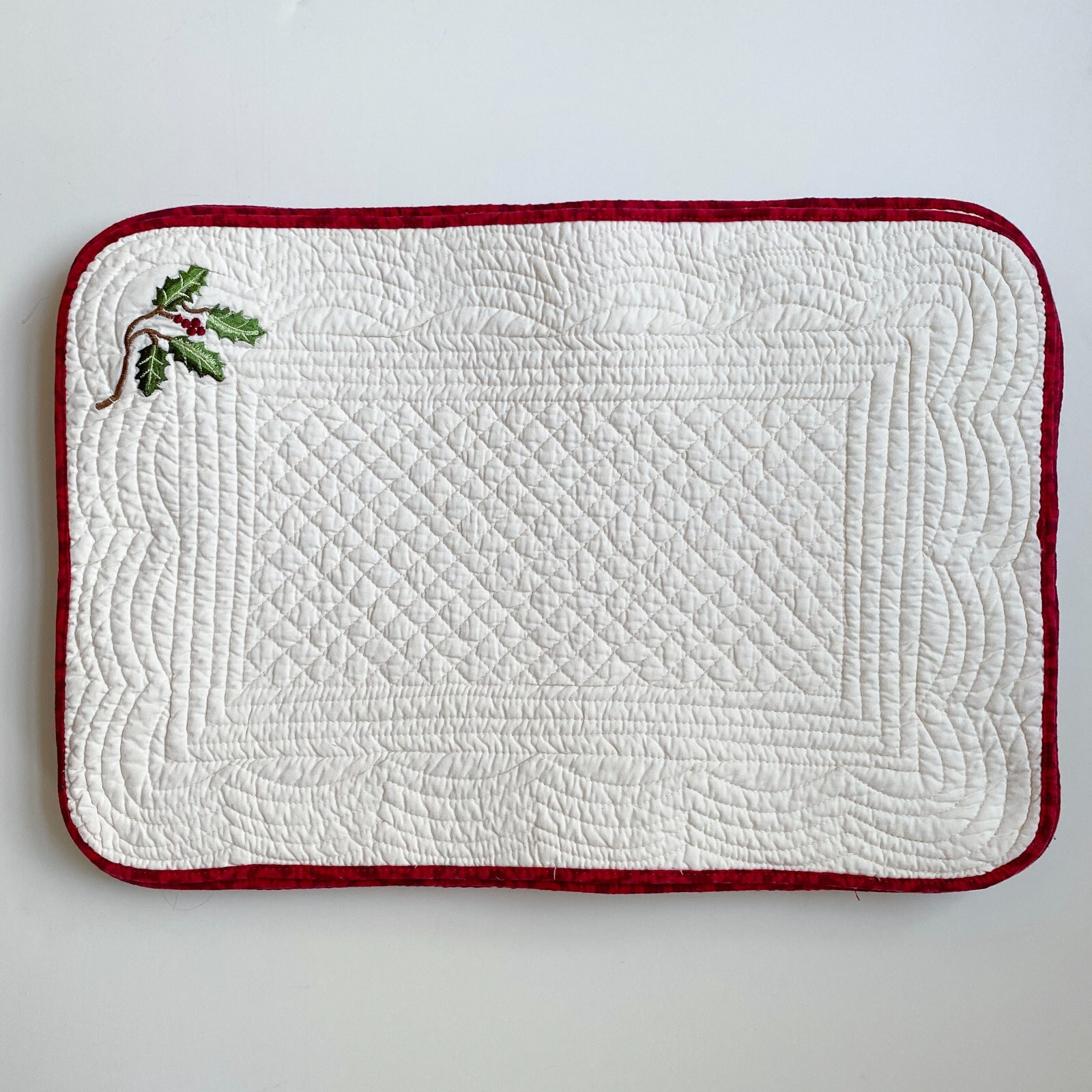 Vtg WILLIAMSBURG Christmas Holiday Placemat Set of 7 Quilted Red Green