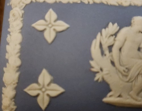 BLUE & WHITE WEDGWOOD MID CENTURY DESK TOP STAMP BOX - MINT COND - Picture 6 of 15