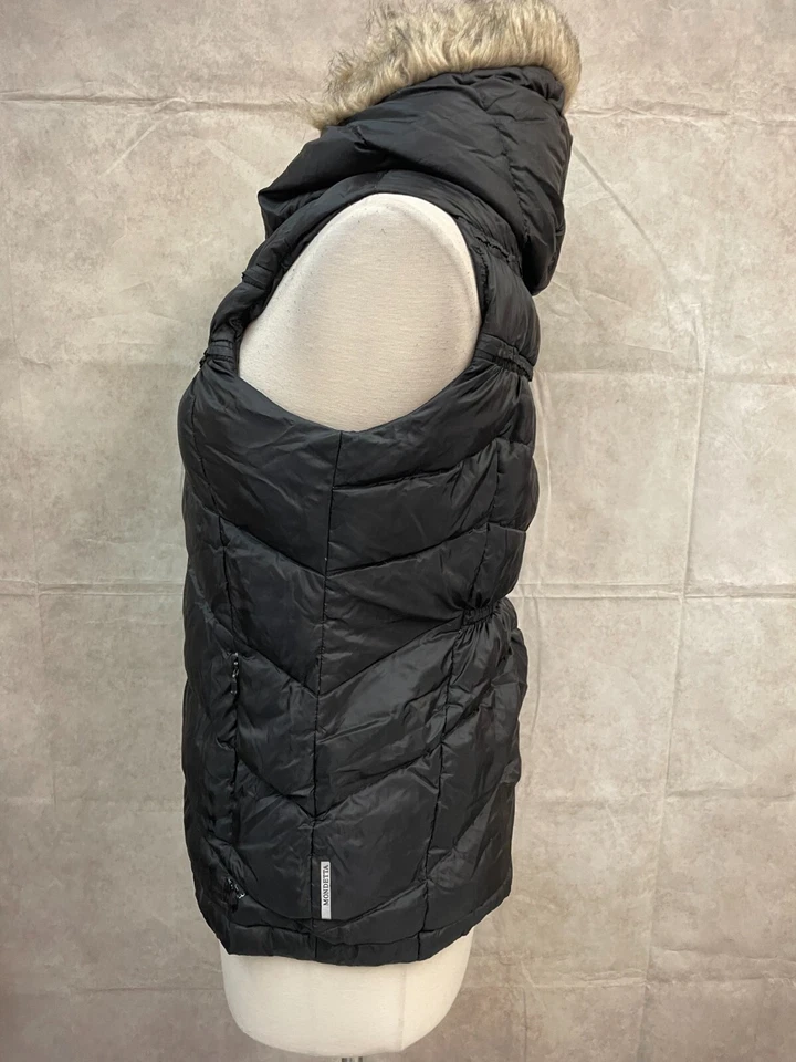 Chaleco acolchado Mondetta Puffer para mujer negro con ribete de piel sintética acolchado con capucha cremallera completa talla M Foto 2 de 4