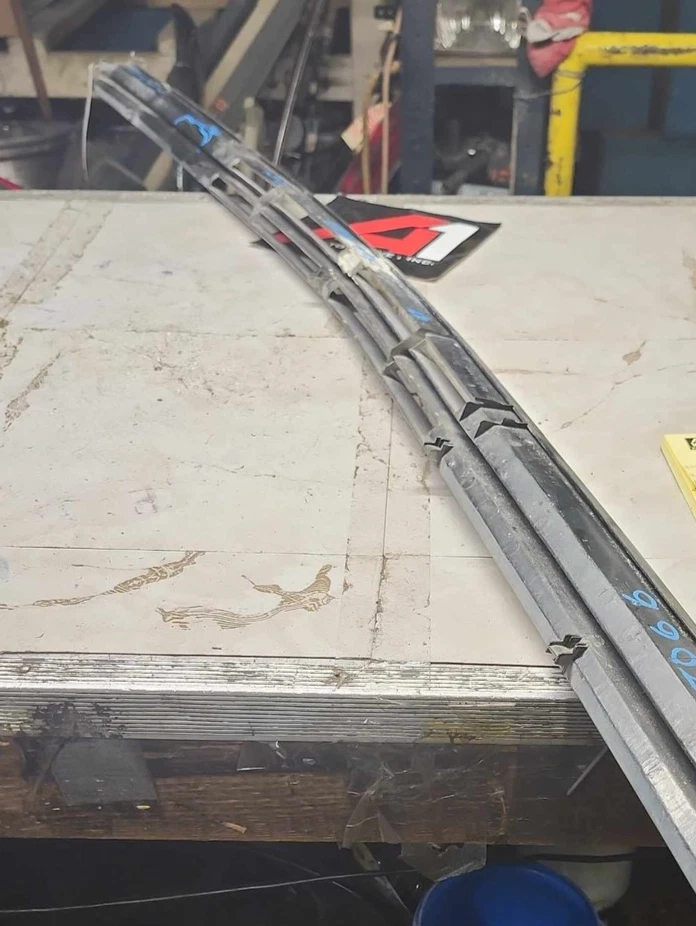 83-89 MITSUBISHI STARION CONQUEST PARRILLA DELANTERA OEM Foto 3 de 4