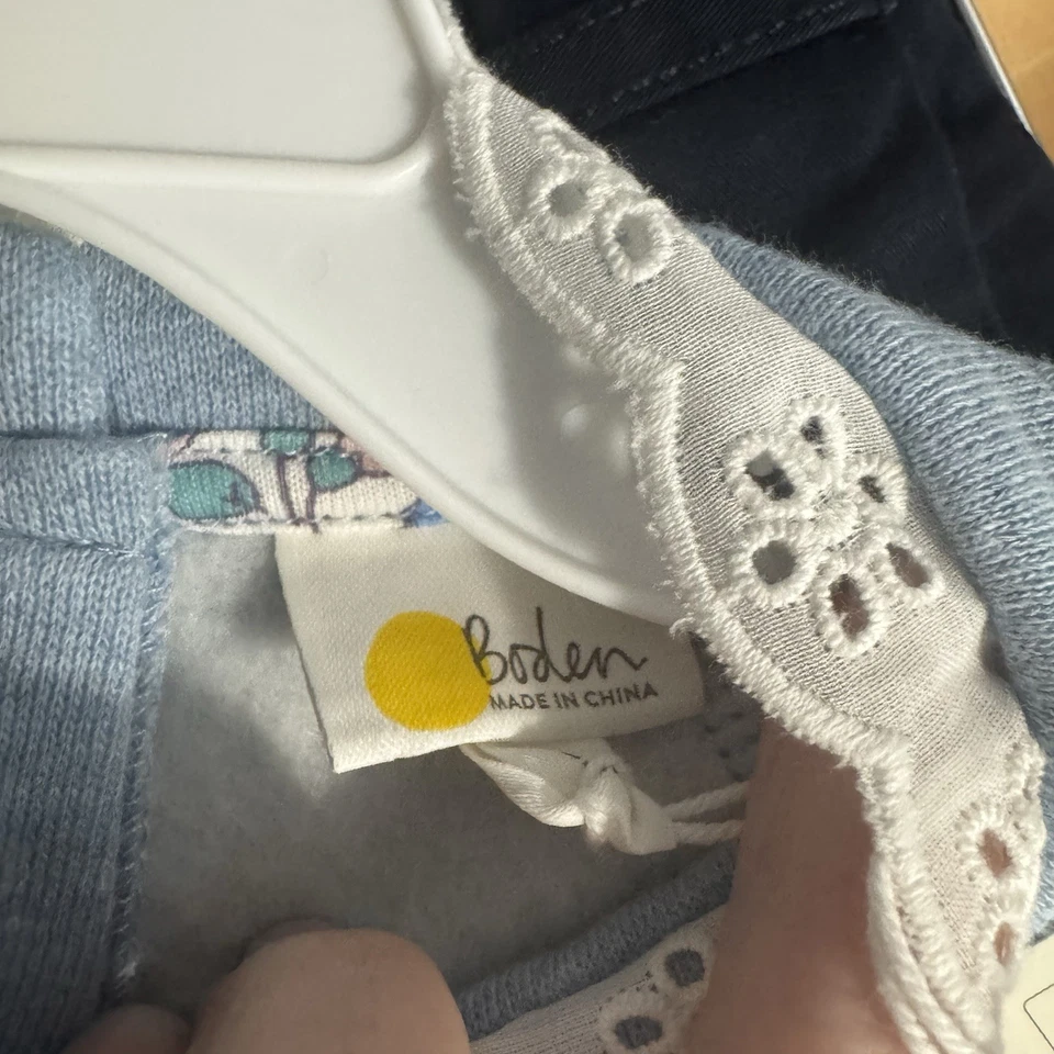 Boden Girls blue eyelet ruched Trim Long Sleeve Sweatshirt 5-6 NWT Foto 4 de 4