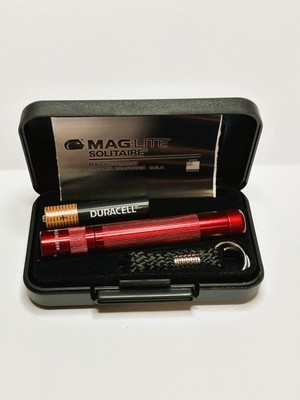 MAG-LITE Solitaire Compact Flashlight w/ Box Keychain Loop & Battery, Red