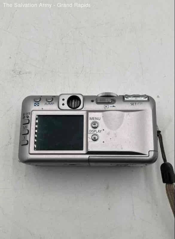 Canon PowerShot S30 Silver Auto Focus 3.2 Mega Pixels Compact Digital Camera - Image 2 of 4