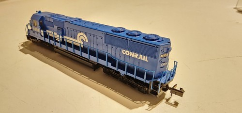 Atlas N Scale SD-60 Diesel Locomotive Conrail #6858 - Picture 3 of 9