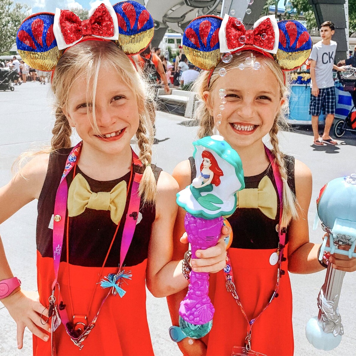 Disney Parks Snow White Sequins Ear Headband 2024 Release – New with Tags NEW DISNEY PARKS SNOW WHITE SEQUINS & GLITTER BOW EARS  main image 2