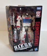 Transformers War for Cybertron Siege Ratchet Deluxe Class  Action Figure NRFB
