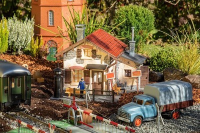 330877 Pola G scale Kit of a Gatekeeper s Lodge