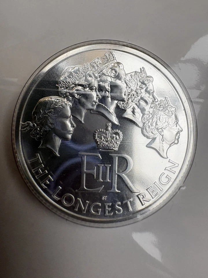Sealed Mint Condition 2015 ‘Longest Reigning Monarch’ Fine Silver £20 Coin - Image 3 of 4