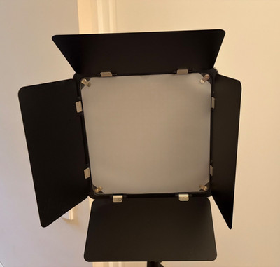 Bowens LPL1 LED Leuchte plus Bowens BW6605 Stativ (max Höhe 195cm)