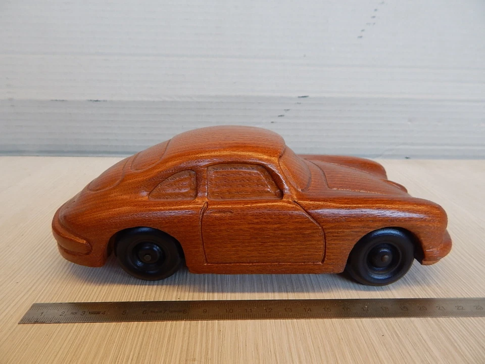 modello in legno scala 1:18 circa Porsche 356 B realizzata a mano e firmata - Immagine 3 di 4