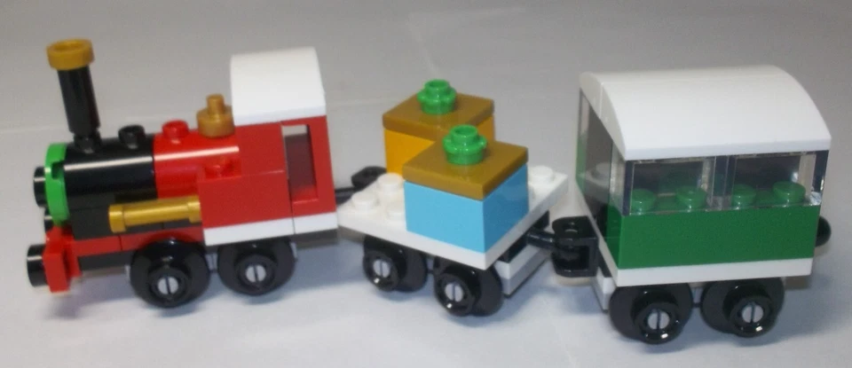 LEGO 30584 Winter Christmas Train, photo 3 of 5