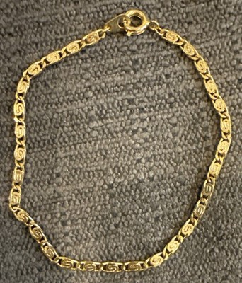 Vintage Gold Tone Scroll Link Chain 7 inch Bracelet With a Makers Mark