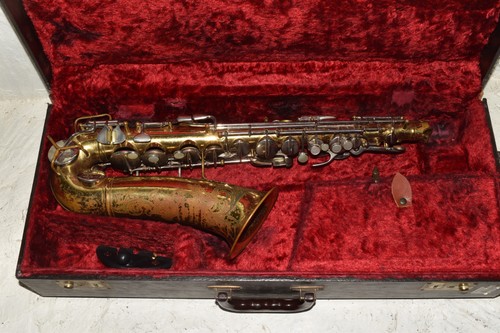 PAN AMERICAN VINTAGE ALTO SAXOPHONE S/N 116347? W/ CASE - REPAIR (OSG27)