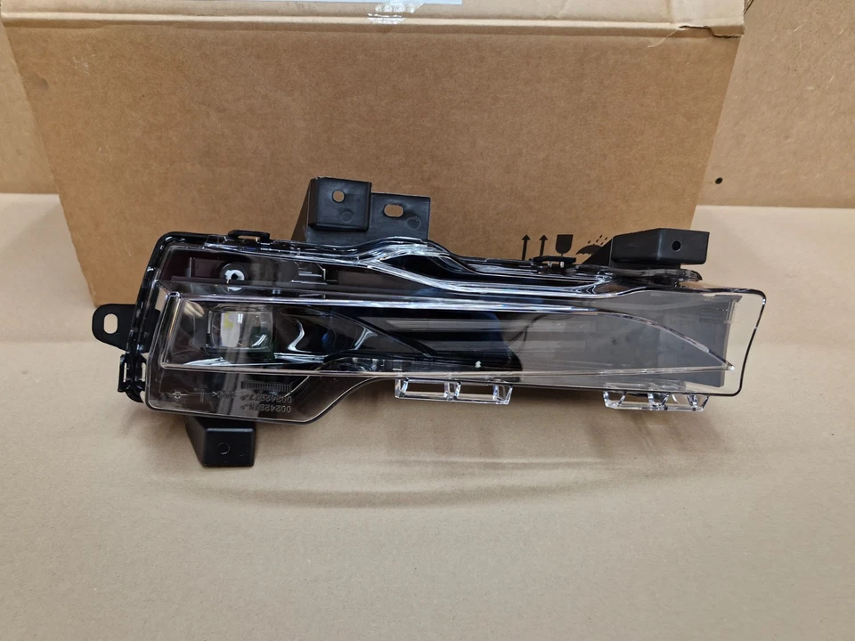 TESLA Model 3 Front Left Fog Light DRL 2017-2024 1507932-10-C - Image 2 of 4