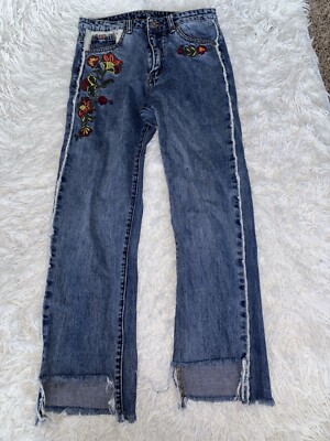 WIYA Sz. M Italian Flower Design Women s Jeans.  26 X 27. Beautiful Pair
