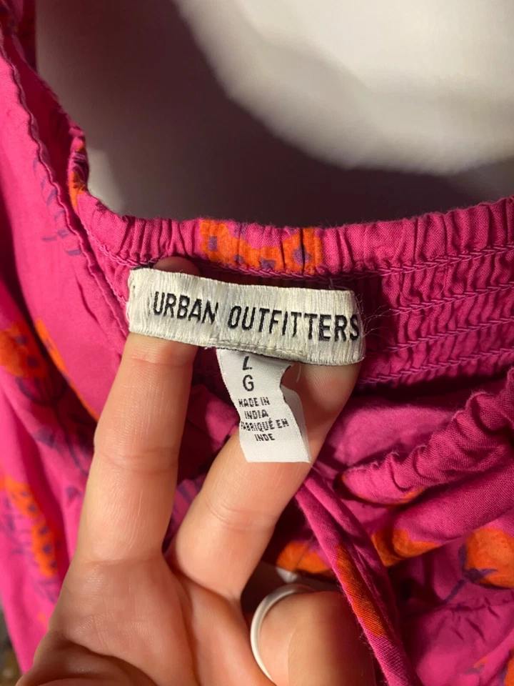 Mameluco floral Urban Outfitters nuevo con etiquetas talla grande Foto 3 de 4