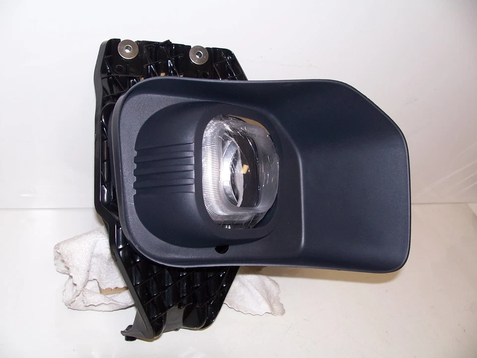 Ford F-250 F-350 Super Duty 2011-2015 luz antiniebla derecha con bisel depósito 5604 C87R Foto 3 de 4