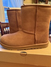 UGG KIDS CLASSIC II/SIZE 6/CHESTNUT/BRAND NEW 