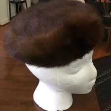 VTG.Strawbridge & Clothier Round Brown Fur Pillbox Hat 7 inch diameter.