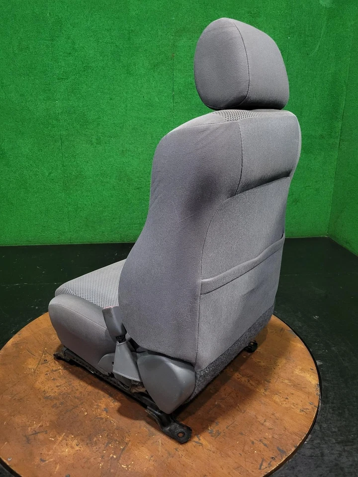 TOYOTA HILUX FRONT SEAT RH FRONT, SR5, CLOTH, GREY, TRIM CODE HD10, W/ AIRBAG TY - image 4 of 4