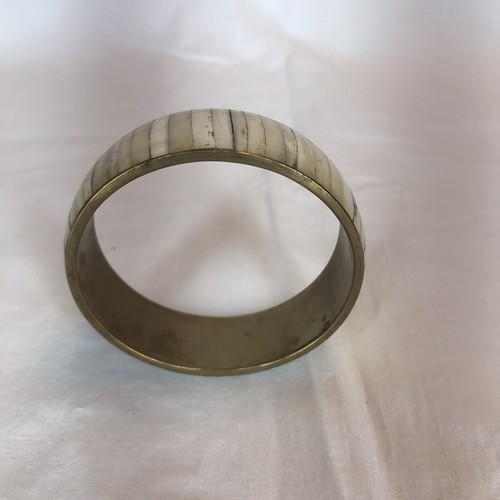 Vintage Brass Bangle/Bracelet With Bone/Shell Coloured Inlay (6.5cm in diameter) - Picture 3 of 18