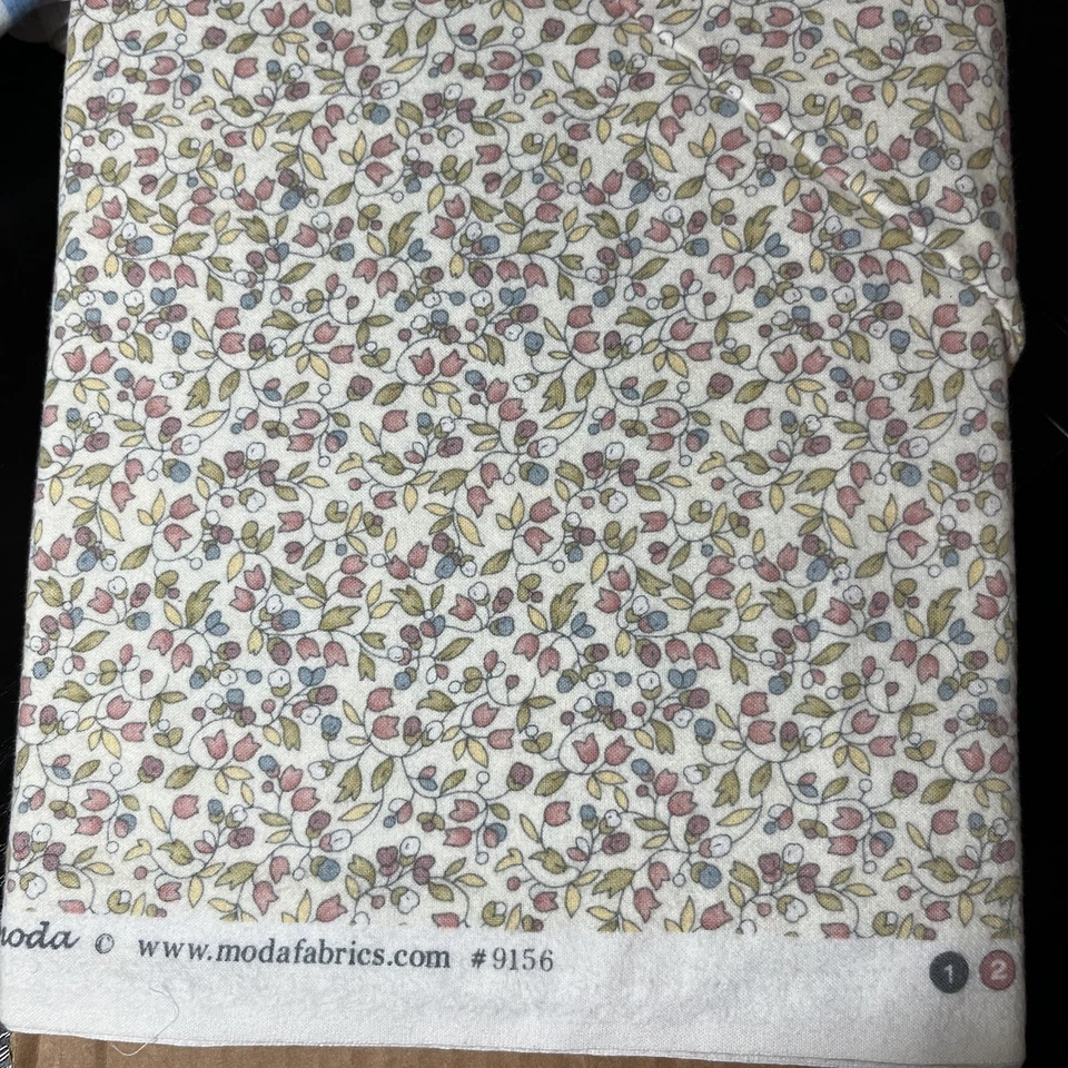 Tela de franela Farmyard Friends Kansas Troubles Quilters Moda #9156 flores pequeñas Foto 2 de 4