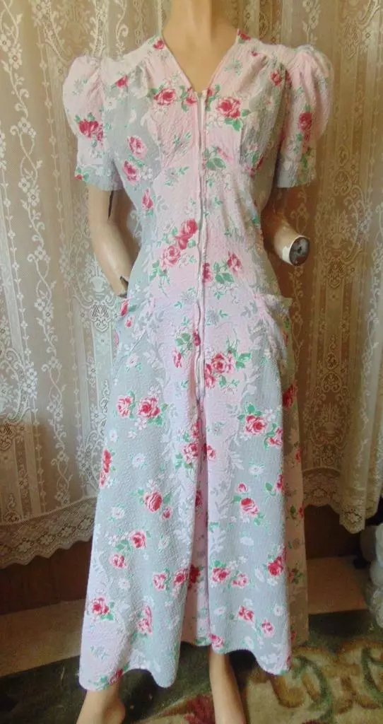 VTG 40s Pink Gray Floral Seersucker Puff Sleeve Dressing Gown