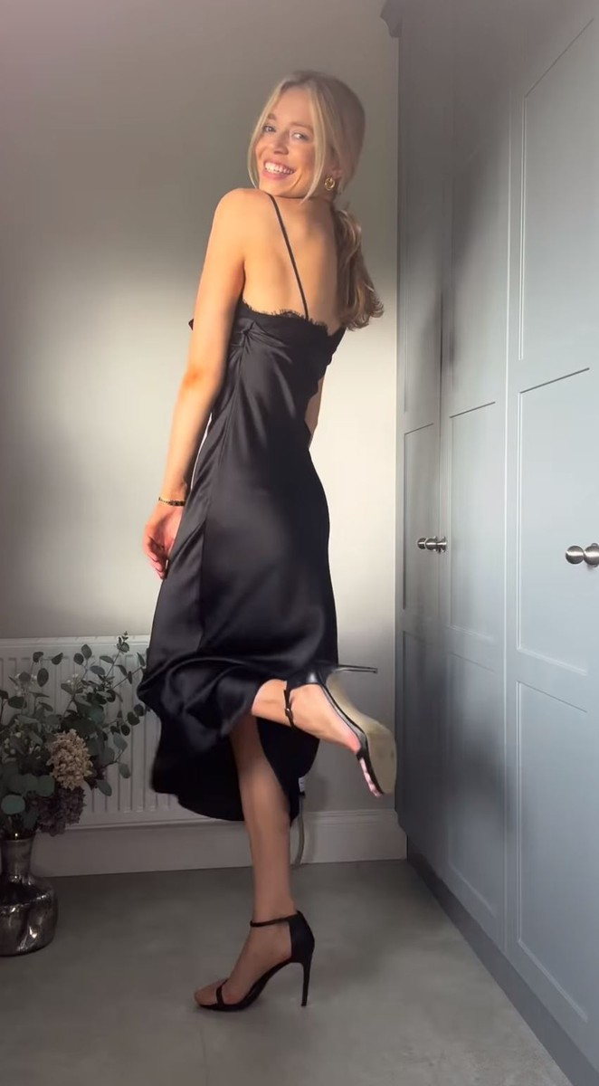 Satin Dress Zara Vestito Nero Raso Zara Satin Lace Slip Long Maxi Dress V-Neck Black Satin Dress Zara Vestito Nero Raso Zara Satin Lace Slip Long Maxi Dress V-Neck Black