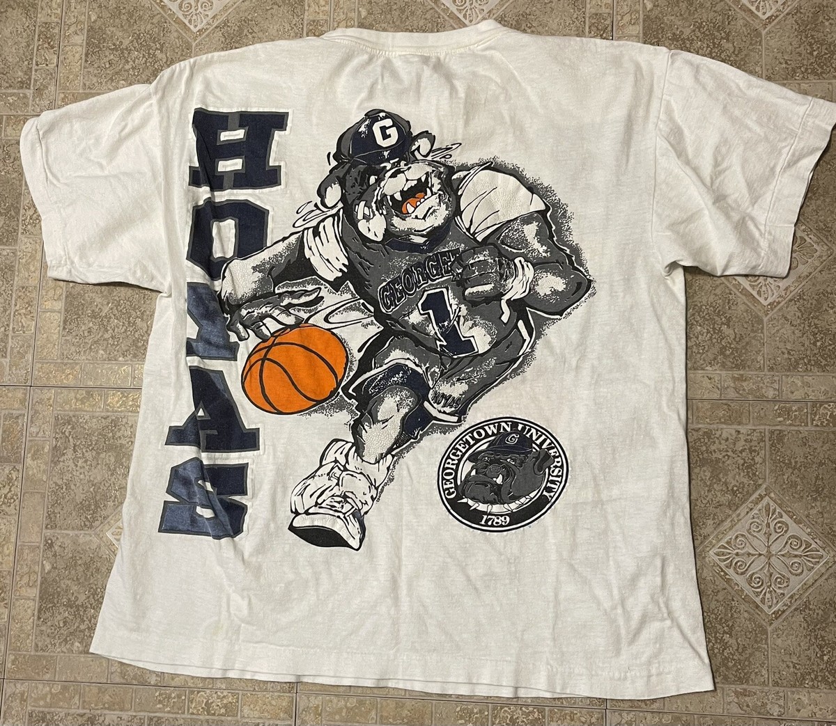 etown hoyas フットボールシャツ Vintage Georgetown University Hoyas Big Print Bull Dog Basketball