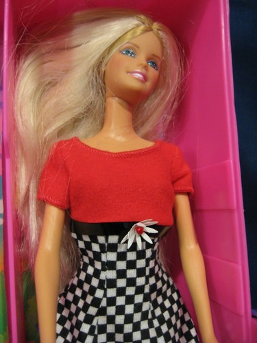 Vntge 1995 Barbie Deluxe Trunk and 8 Dolls and Lots Clothes and Accessories Vgd! - Picture 9 of 12