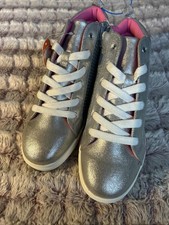 New Wonder Nation Girl Silver Sneakers Size 4 With Zipper On The Side