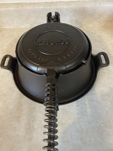 Vintage Griswold Revo-Noc No. 8 Cast Iron Waffle Maker Includes High base