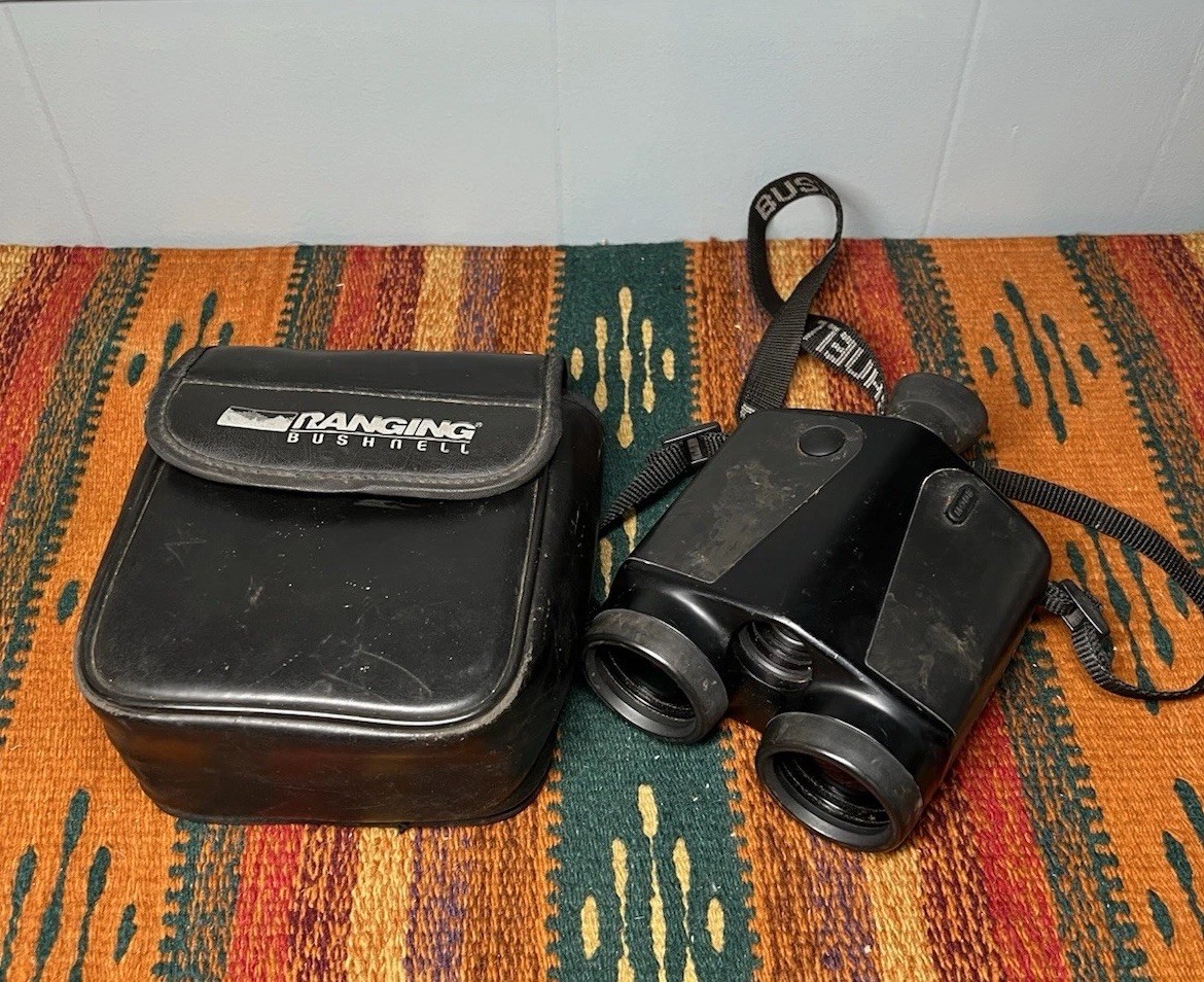 Bushnell Range Finder Yardage Pro w/ Case 400 Yard ~ Tested Works Great